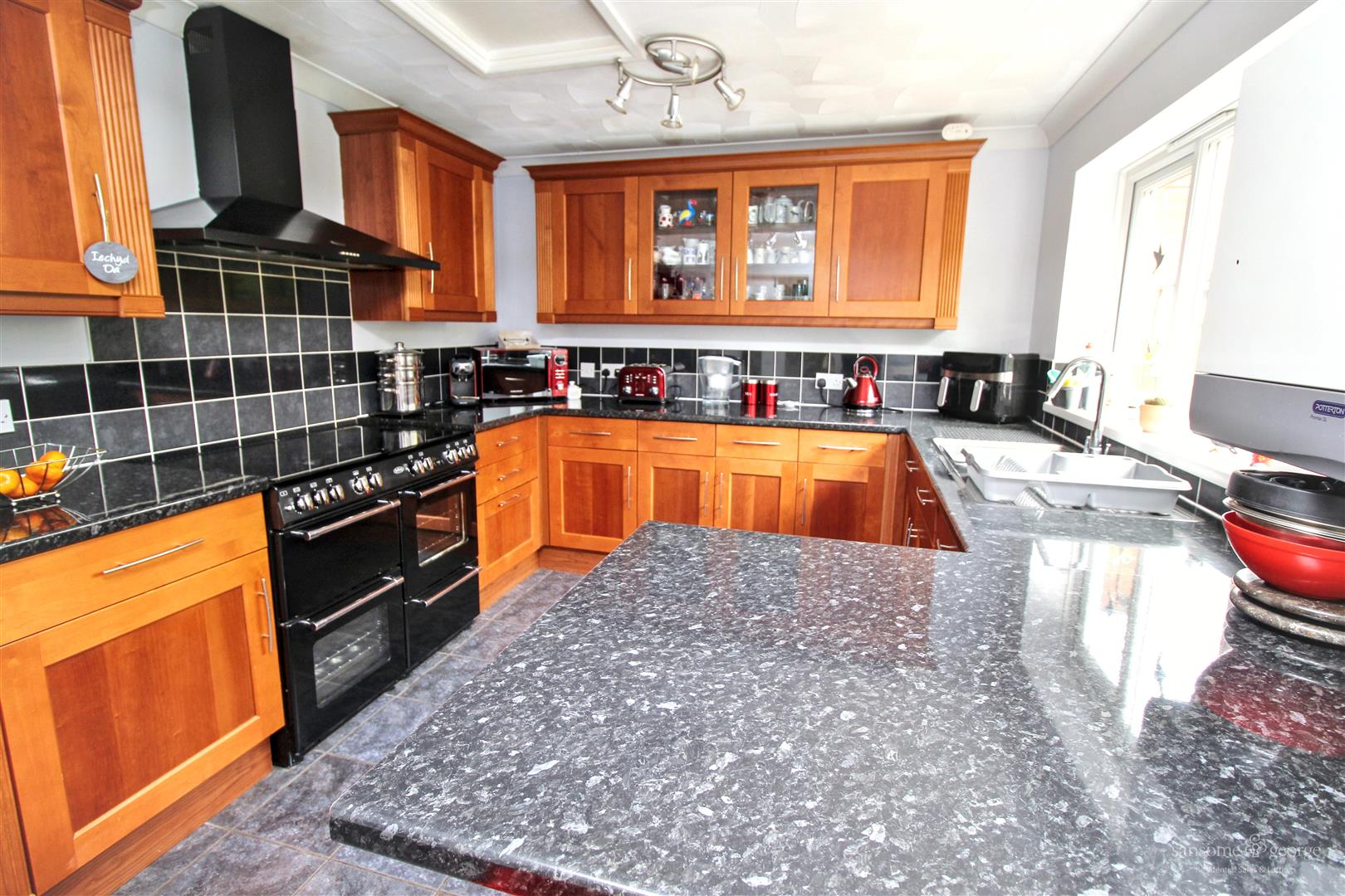 Lawrence Road, Tilehurst, Reading